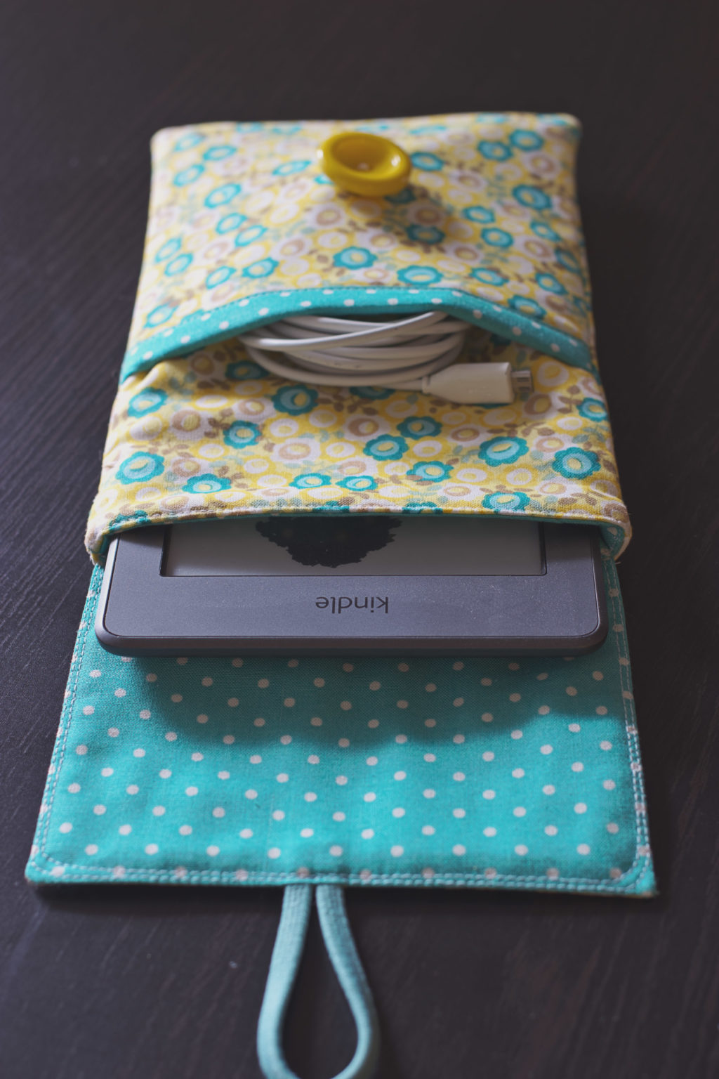 Something A Bit Different Wordless Kindle Case • Sewing with katili*made